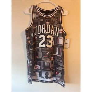 NWOT Micheal Jordan Jersey Kids XL Ages 13-15 Black, White, With Ring, Bulls